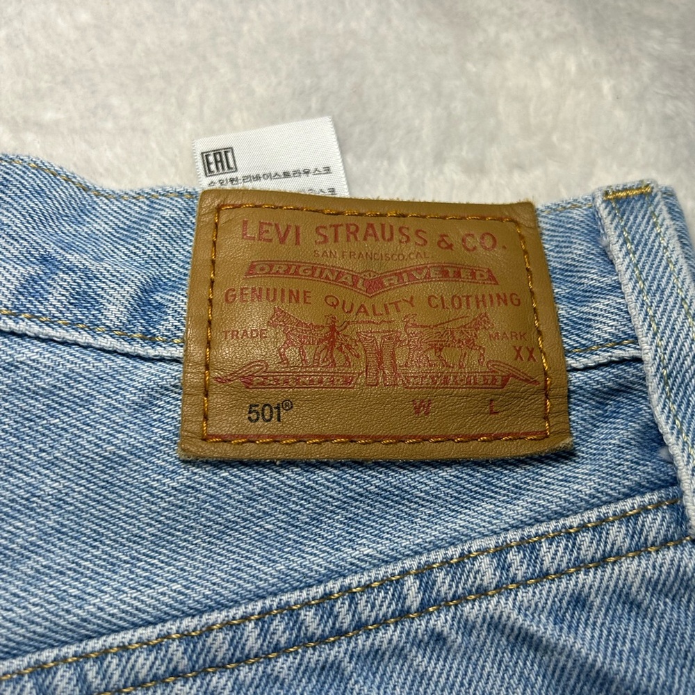 Levis 501 Original Light Wash High Waisted Cut Off Denim Shorts Womens 29 - Picture 3 of 5